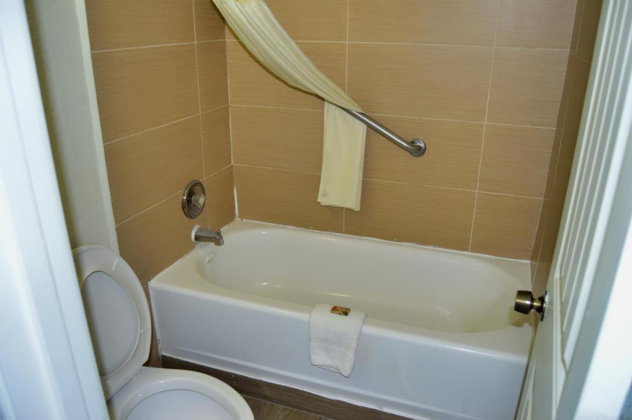 Days Inn By Wyndham Hardeeville Near Hilton Head Екстериор снимка