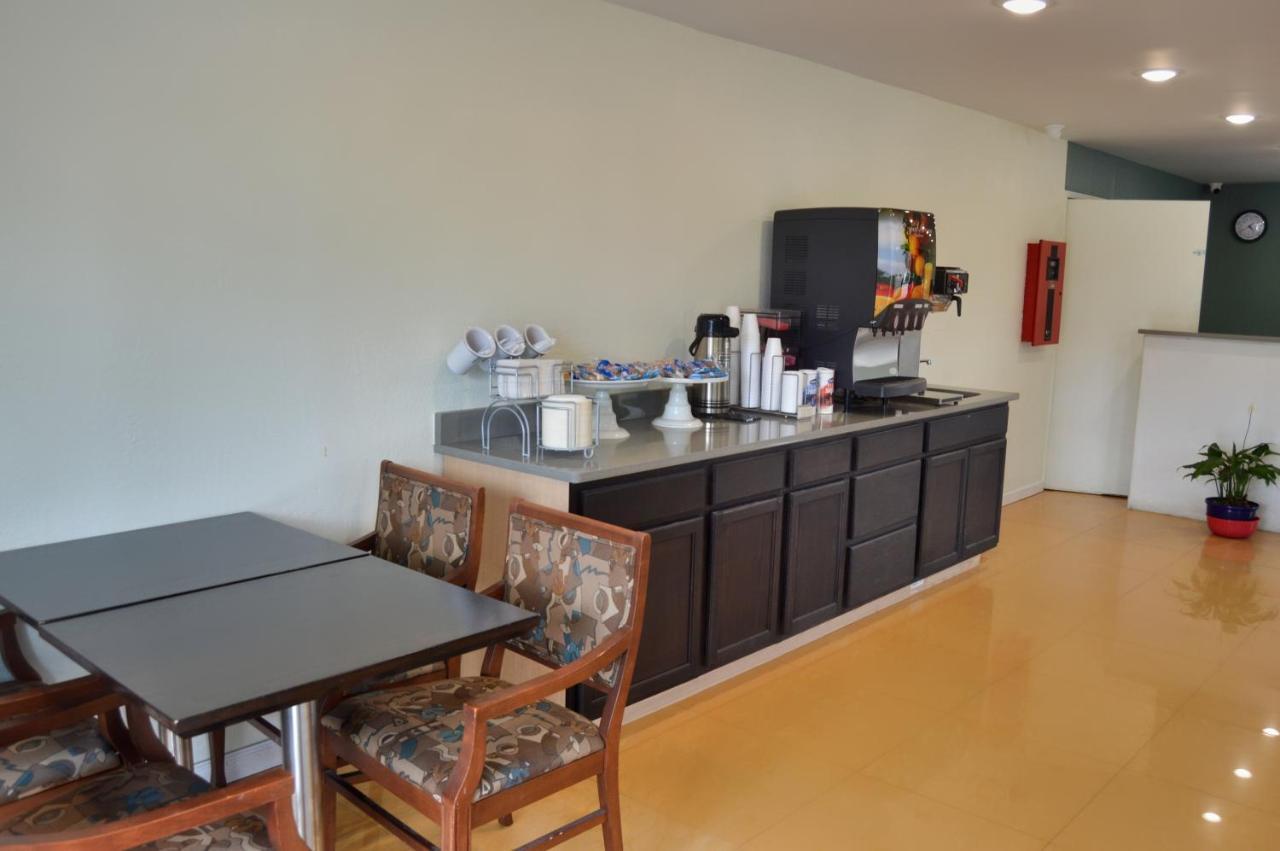 Days Inn By Wyndham Hardeeville Near Hilton Head Екстериор снимка