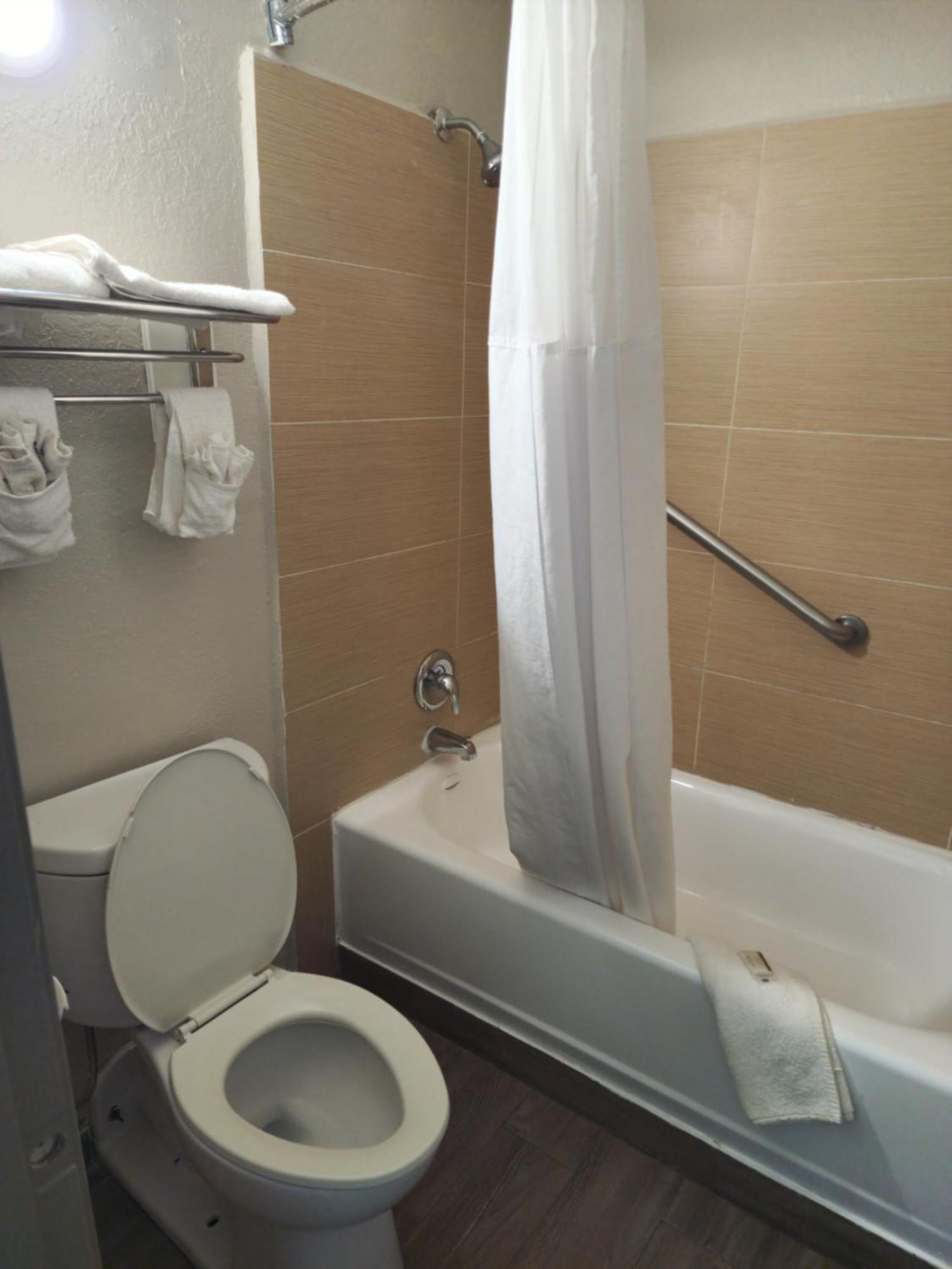 Days Inn By Wyndham Hardeeville Near Hilton Head Екстериор снимка