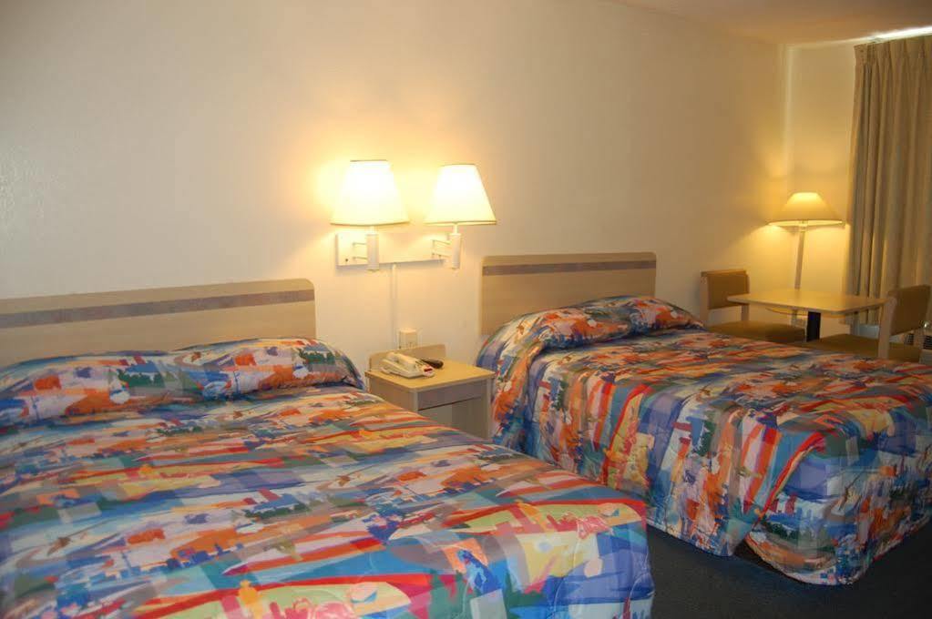 Days Inn By Wyndham Hardeeville Near Hilton Head Екстериор снимка