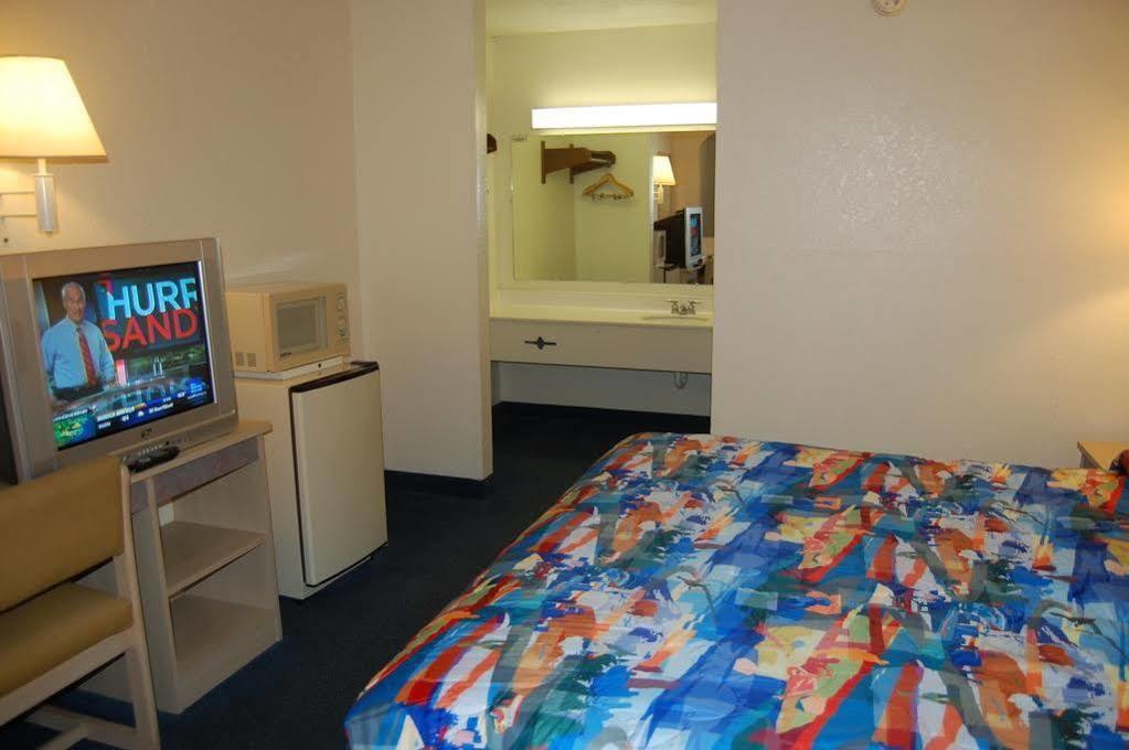 Days Inn By Wyndham Hardeeville Near Hilton Head Екстериор снимка