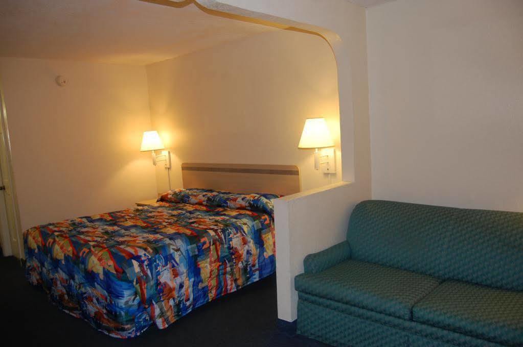Days Inn By Wyndham Hardeeville Near Hilton Head Екстериор снимка