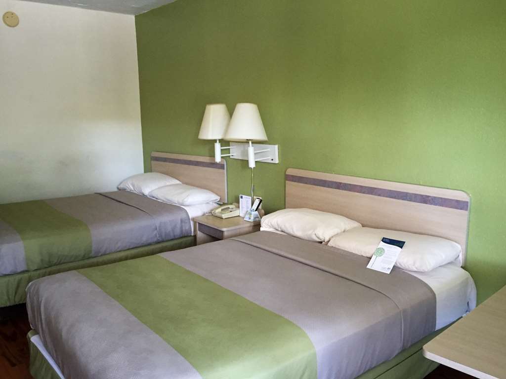 Days Inn By Wyndham Hardeeville Near Hilton Head Стая снимка